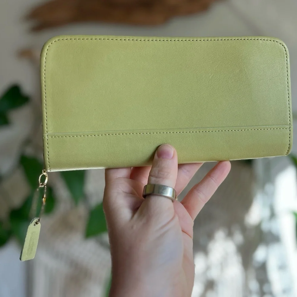 Vintage Coach Zip Around Wallet Lime Green Leather Long Wallet Authenticated